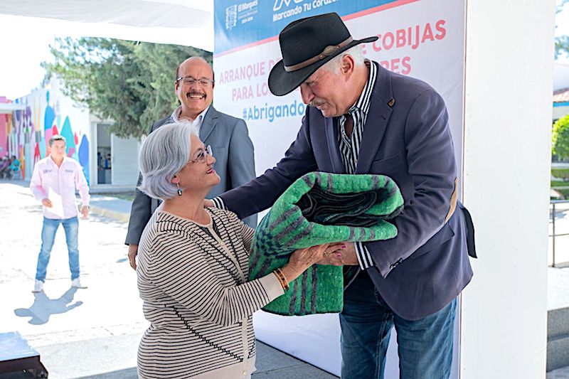 Arranca la entrega de cobijas a 5 mil adultos mayores de El Marqués.