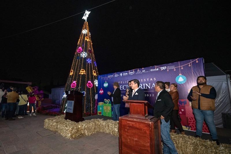 Por fiestas decembrinas encienden Árbol Navideño en El Marqués