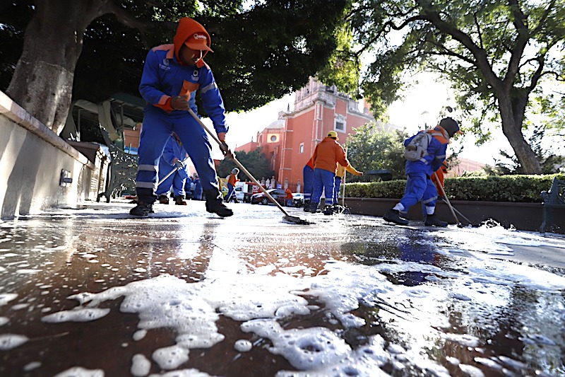 Realizan jornada de limpieza en el Centro Histórico de Querétaro