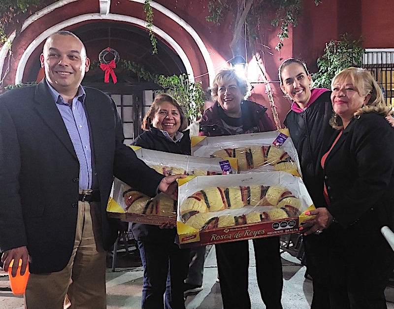 Dona UTEQ roscas de reyes para albergue Yimpathí.