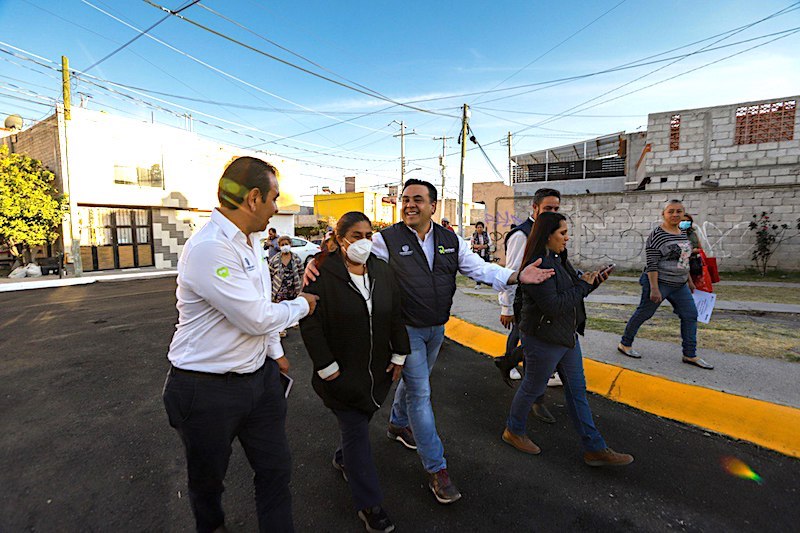 Luis Nava asiste a San Pedrito Los Arcos; entrega obras del programa Dignificación de Condominios