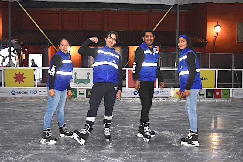 Más de 6 mil personas disfrutan la Pista de Hielo en Pedro Escobedo