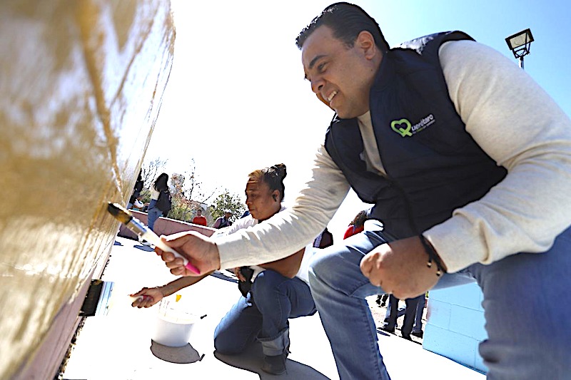 Participa Luis Nava en trabajos de rehabilitación en la Colonia Jardines Santiago.