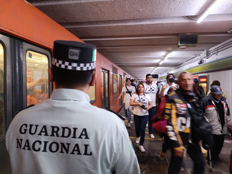 Vigilan al metro de CDMx 6,500 elementos de la GN; más que en estados inseguros.