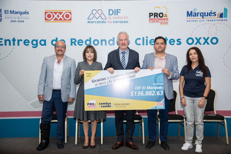 Cadena OXXO entrega donativo de $136,000 al DIF de El Marqués