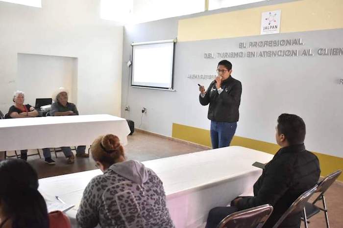 Capacitan a prestadores de Servicios Turísticos de la Sierra Gorda