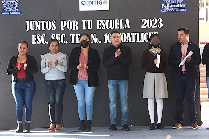 Con el programa Juntos por tu Escuela Juan Carlos Linares beneficia a la secundaria Coatlicue.