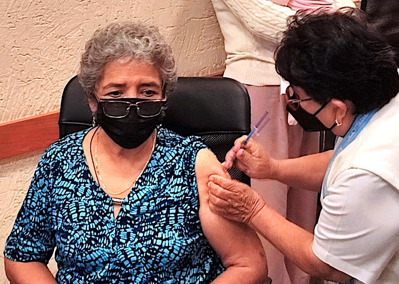 Campaña de vacunación contra Influenza en Querétaro llega al 95.24%.