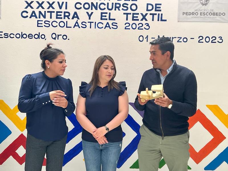 En Pedro Escobedo, premian a ganadores del Concurso Artesanal de Labrado en Cantera y Textil 2023.