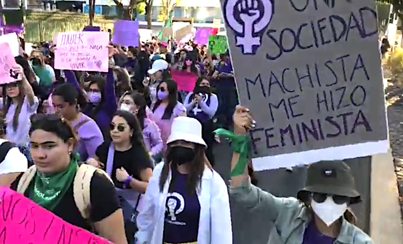 Querétaro: Participan 20 mil mujeres en marchas 8M; reportan saldo blanco.