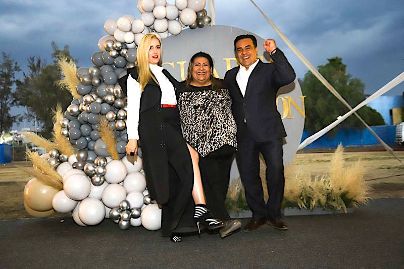 Luis Nava y Arahí Domínguez celebran graduación de 733 mujeres del programa Con Ellas.