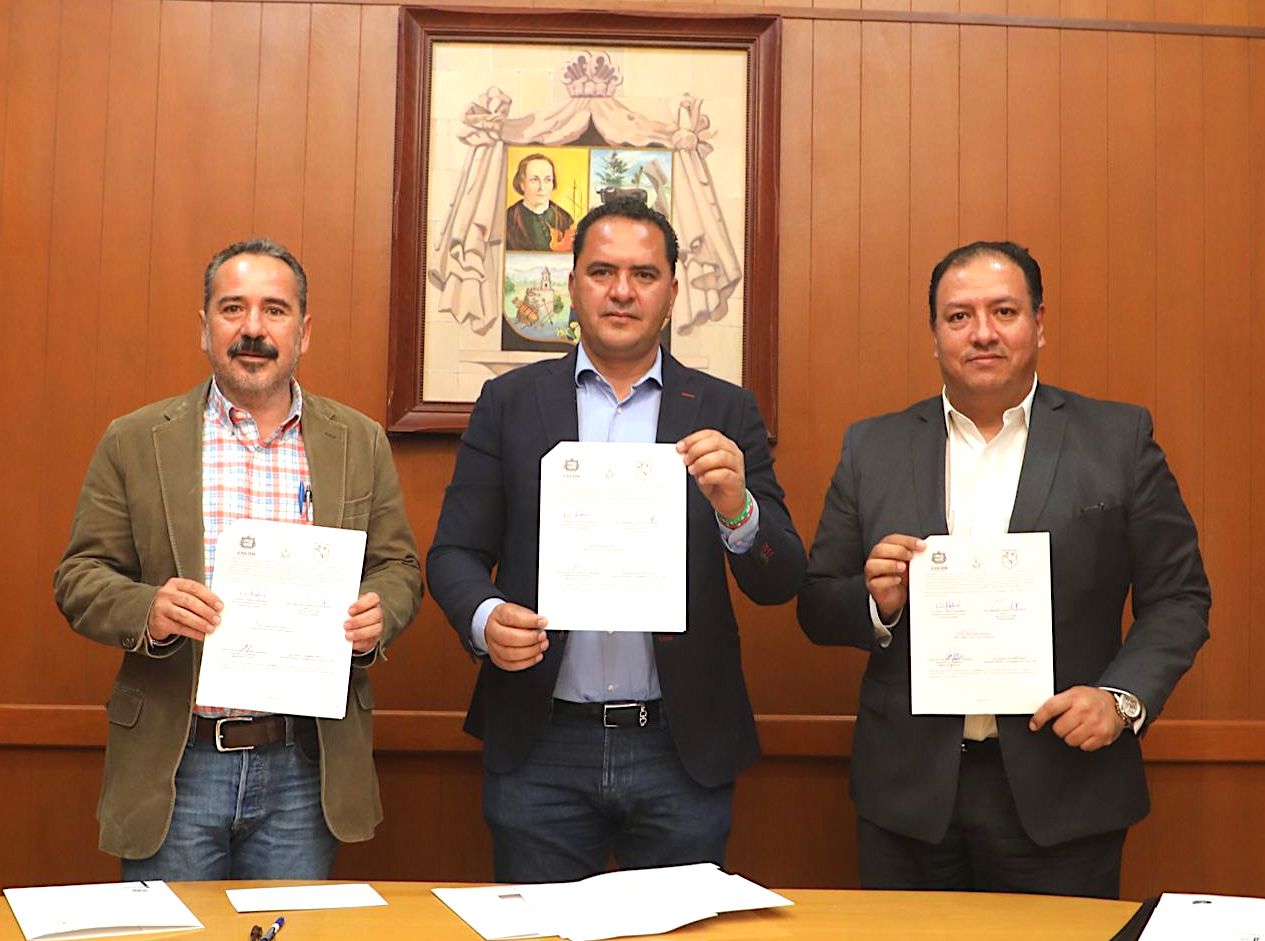Municipio de Colón y la UAQ signan convenio para brindar asesoría jurídica gratuita.