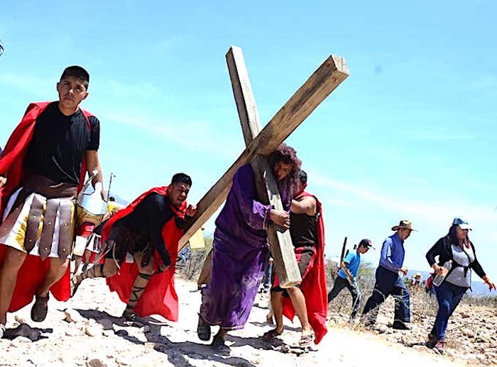 Actor que representará a Jesús en viacrucis en vivo enTolimán cargará cruz de 100 kilos