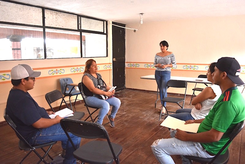 Culmina taller escuela para padres "Educando con Amor" en Pedro Escobedo.
