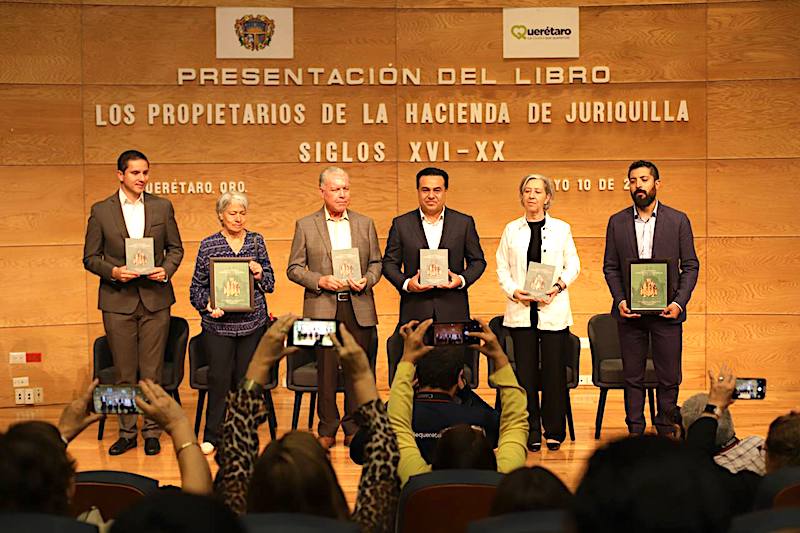 Acude Luis Nava a presentación del libro "Los Propietarios de la Hacienda de Juriquilla Siglo XVI-XX"