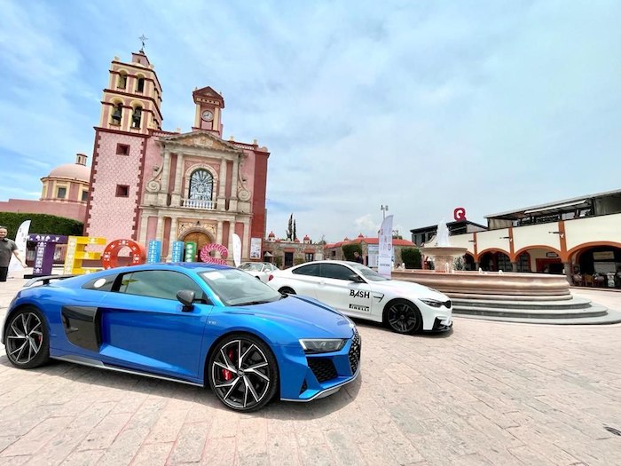 Bash Road Tour 2023 en Tequisquiapan; es una exhibición de autos deportivos.