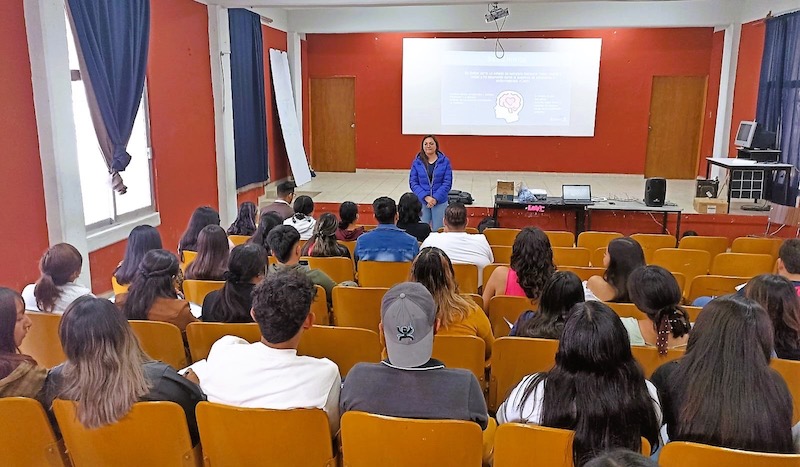 Capacitan a profesores del semidesierto y Sierra Gorda en primeros auxilios psicológicos.