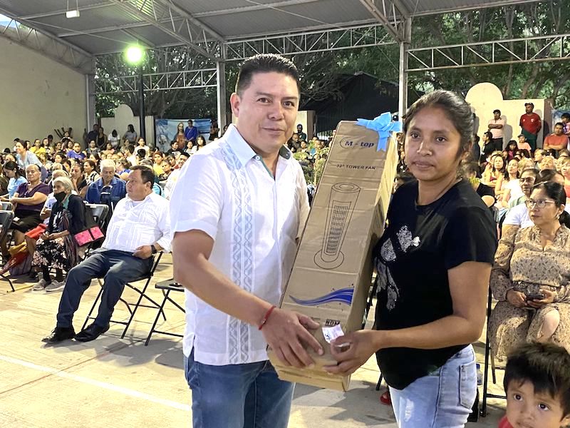 Más de mil mujeres participan en festejo del Día de las Madres en Peñamiller