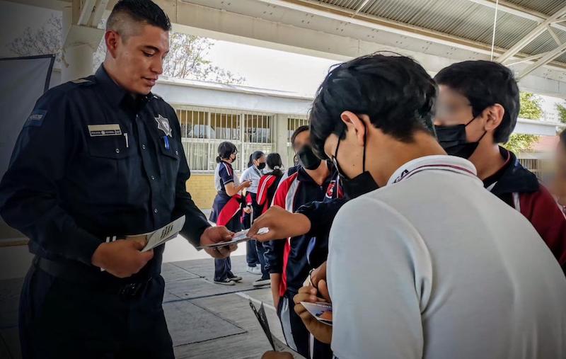 Se desvanecen 20 menores estudiantes en Secundaria Técnica 14, en Loma Bonita; investigan la causa.