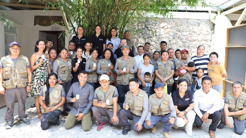 Entregan 34 credenciales a guías de turistas en la Sierra Gorda de Querétaro.