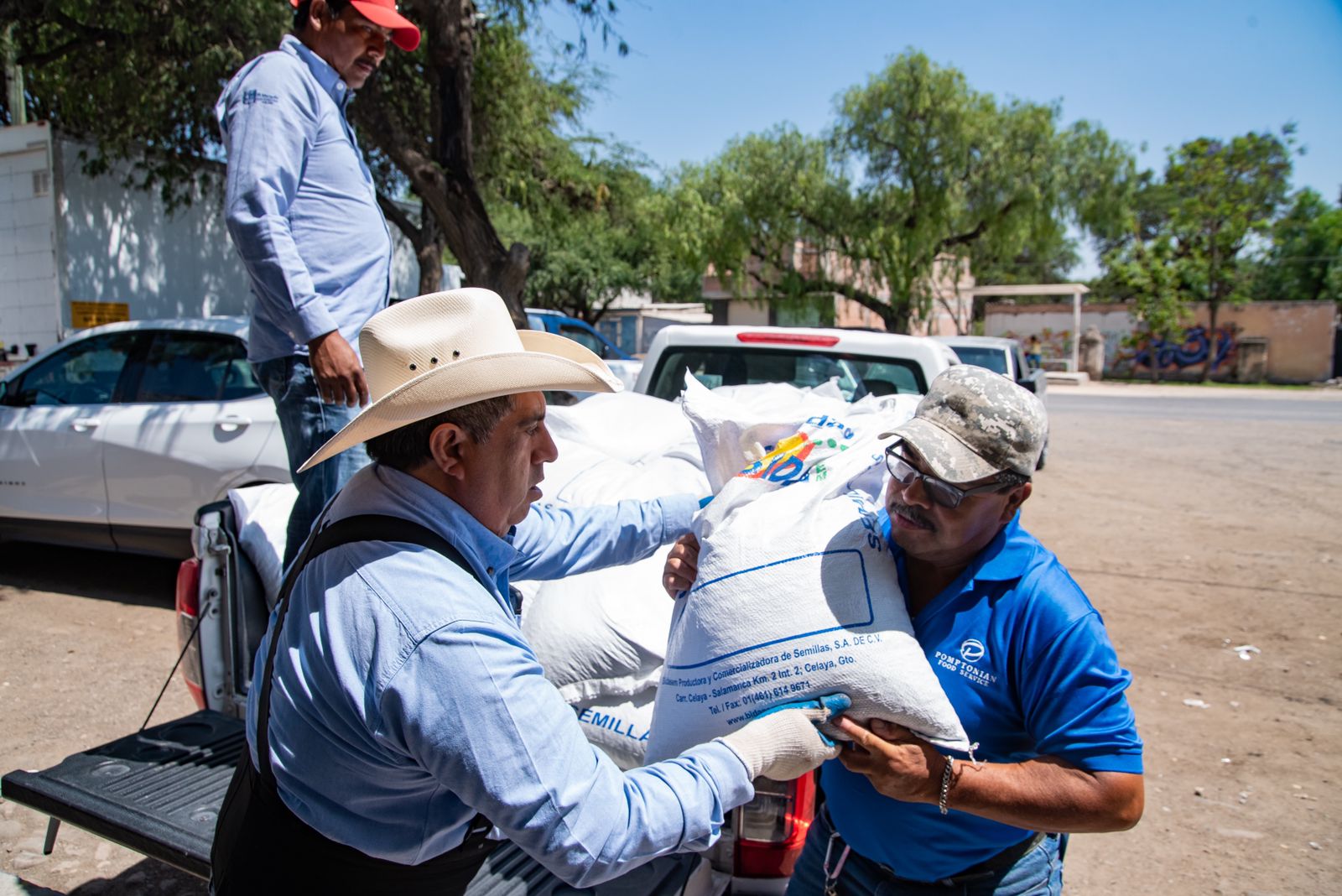 Entregan en El Marqués semilla de frijol de temporal a 143 productores.