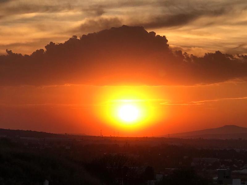 Ola de calor en Querétaro: Exhortan a la población a evitar exponerse a las altas temperaturas.