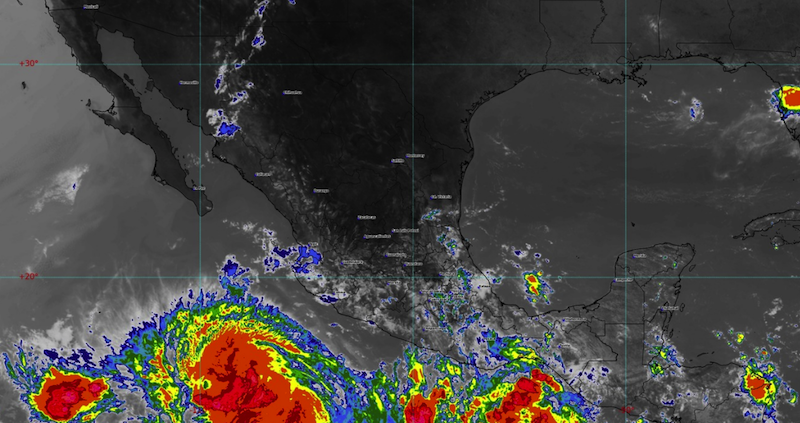 Se desarrolla "Adrián" el primer huracán de la temporada.