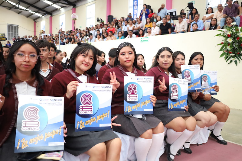 Se gradúan 177 estudiantes del COBAQ plantel 6 de Tolimán.