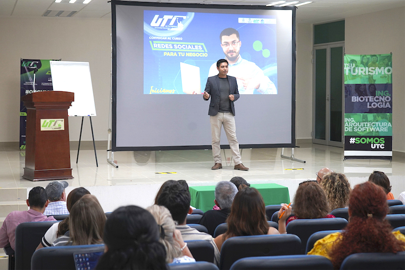 UTC Corregidora brinda curso de redes sociales para emprendedores.