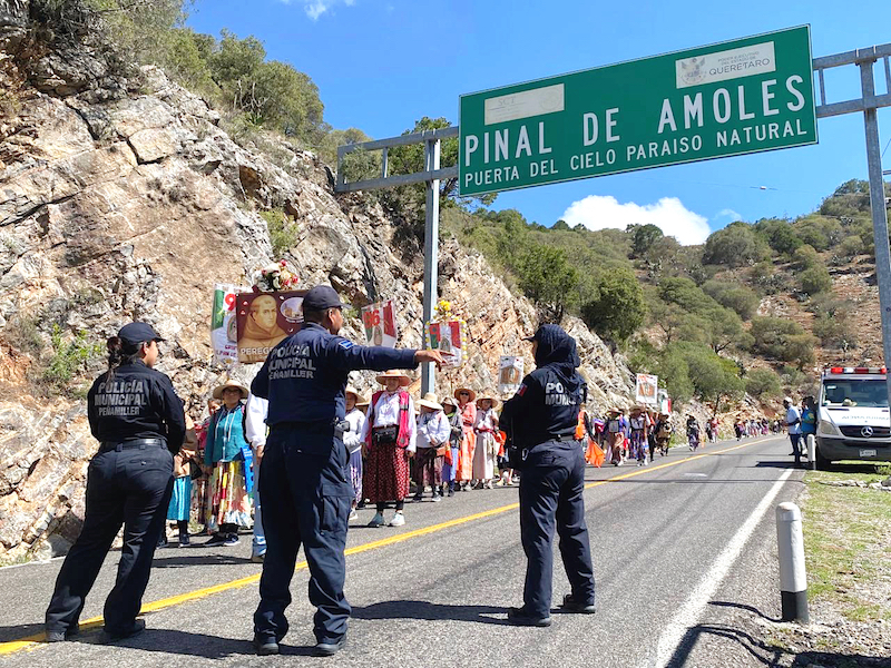 Columna de Peregrinas arriban sin contratiempos a Peña Blanca, Peñamiller