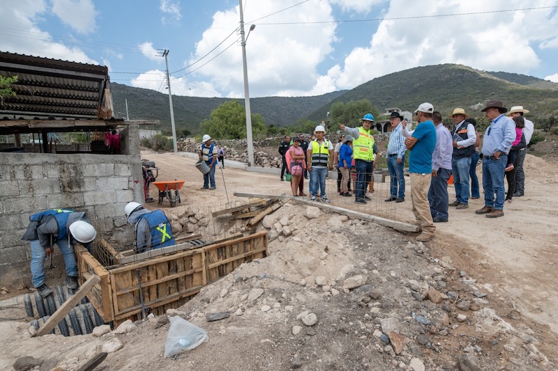 Constata Enrique Vega Carriles avance en obras de urbanización en diversas comunidades.