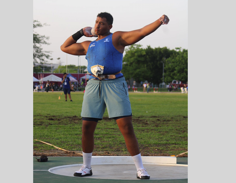 El atleta queretano David Guzmán impone nueva marca en lanzamiento de bala.