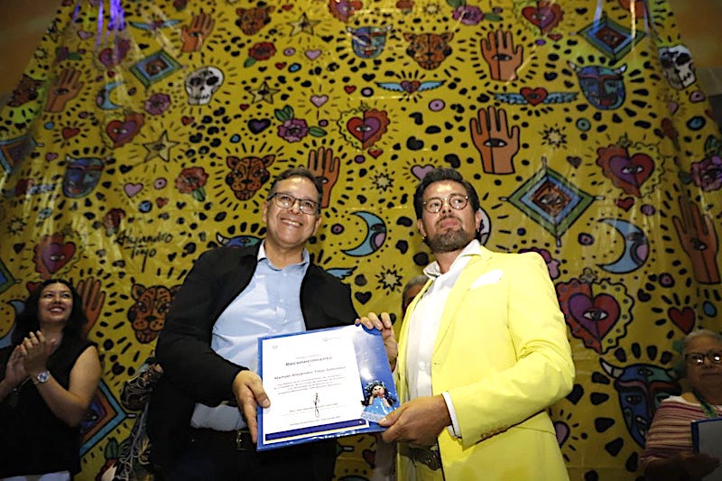 Entregan reconocimientos a artistas del programa #492Razones.
