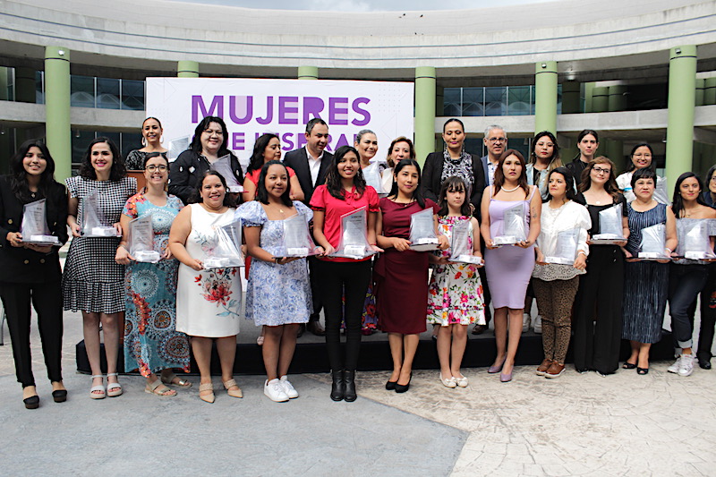 Inauguran exposición fotográfica "Mujeres que inspiran edición 2023" en el CECEQ.