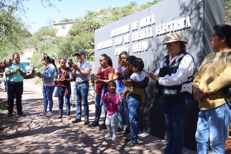 Inicia ampliación de red de energía eléctrica en Pueblo Nuevo, Peñamiller.