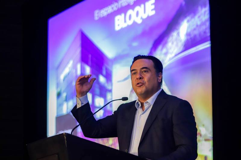 Luis Nava presenta BLOQUE a integrantes de la industria de Tecnología de la Información.