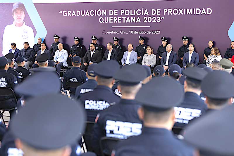 Mauricio Kuri toma protesta a 46 nuevos policías de proximidad.