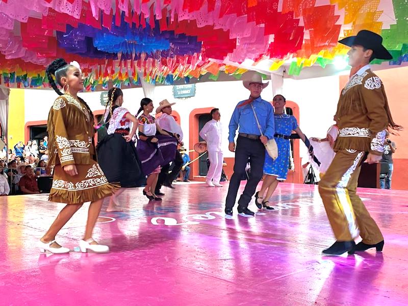 Participan 200 parejas en el 1er Concurso Nacional de Baile de Huapango Peñamiller 2023.