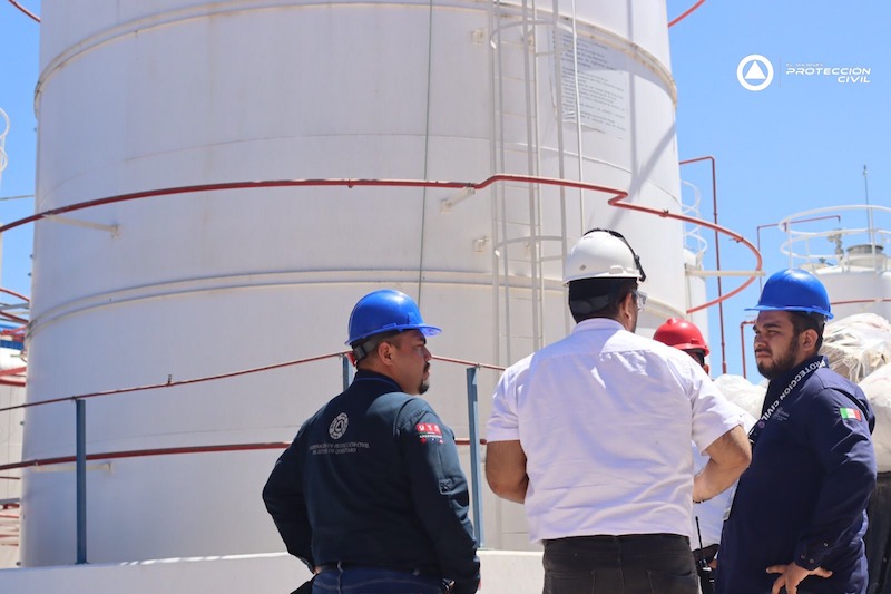 Tras reporte de olor a gas clausuran empresas en Parques Industriales de El Marqués.