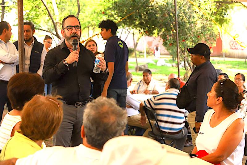 Ciudadanos de Constituyentes del Parque participan en el diseño de su nuevo parque.