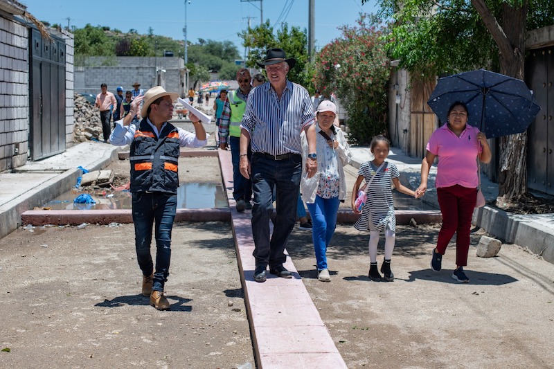 El Alcalde de El Marqués, Enrique Vega Carriles, realizó una gira de trabajo para supervisar obras de urbanización en 3 localidades de la demarcación.