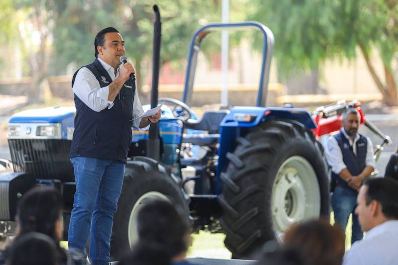 #inseguridad #MéxicoReal #AbrazosNoBalazos Graban el momento en que un tráiler es baleado por presuntos delincuentes por no detenerse en un retén en la Carretera México-Veracruz, en la zona conocida como Cumbres de Maltrata en el estado de #Veracruz. Un elemento de seguridad privada murió tras recibir impactos de bala.