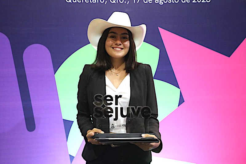 La joven colonense Ana Lilia Hernández de León, gana Premio Estatal de la Juventud 2023.