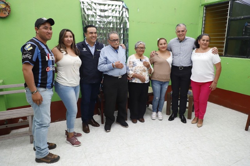 Mil 311 adultos mayores en Querétaro han recibido un brazalete "De la Mano Por Tu Seguridad"