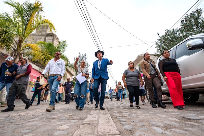 #Municipios Para preservar la #seguridad y la calidad de vida, Enrique Vega, entrega luminarias en San Vicente Ferrer y La Piedad en #ElMarqués.