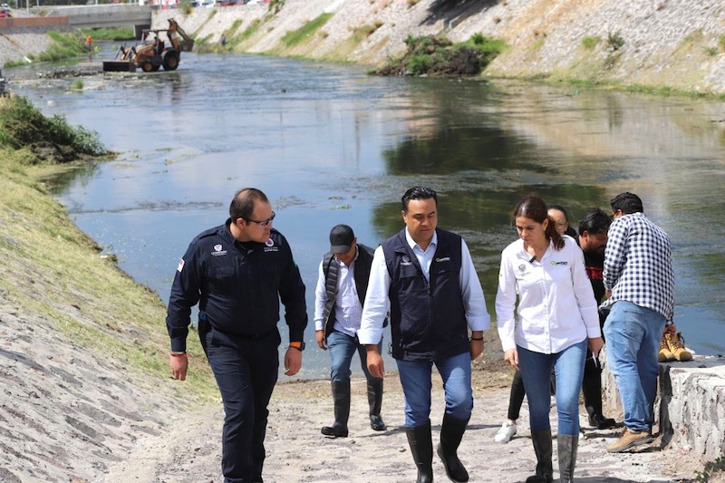 Supervisa Luis Nava labores de desazolve en Dren pluvial El Arenal.