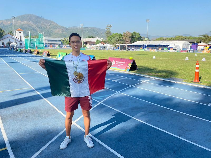 Velocista queretano Rodrigo Lozano gana dos medallas en Juegos Mundiales Escolares.