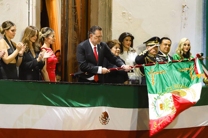 Participa Luis Nava en ceremonia de Grito de Independencia de México.