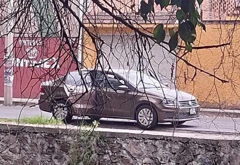 Asesinan a balazos a tres queretanos en Tarimoro, Guanajuato.