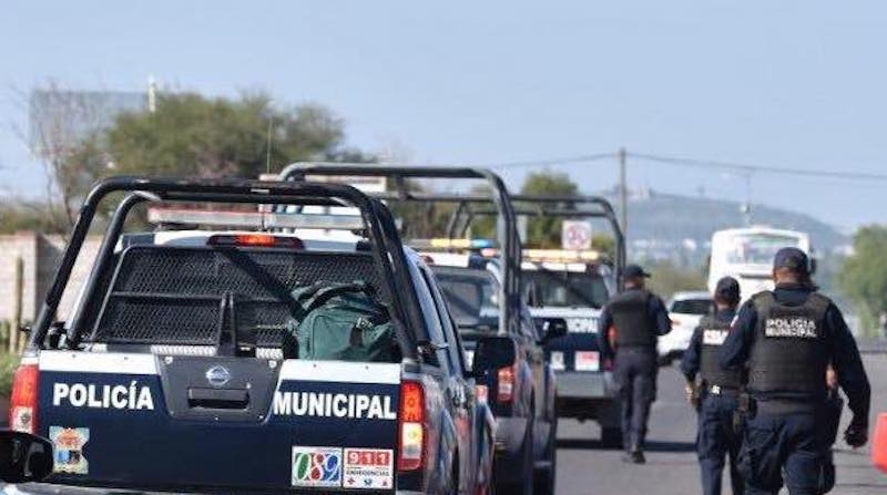 #QuerétaroReal #Inseguridad Hombres armados matan a balazos al dueño de Barbacoa Santiago, en Palmillas #SanJuanDelRío. No hubo detenidos.